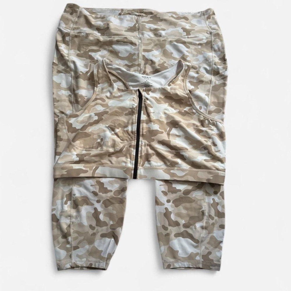 Tan camo print plus size athletic top and bottom
